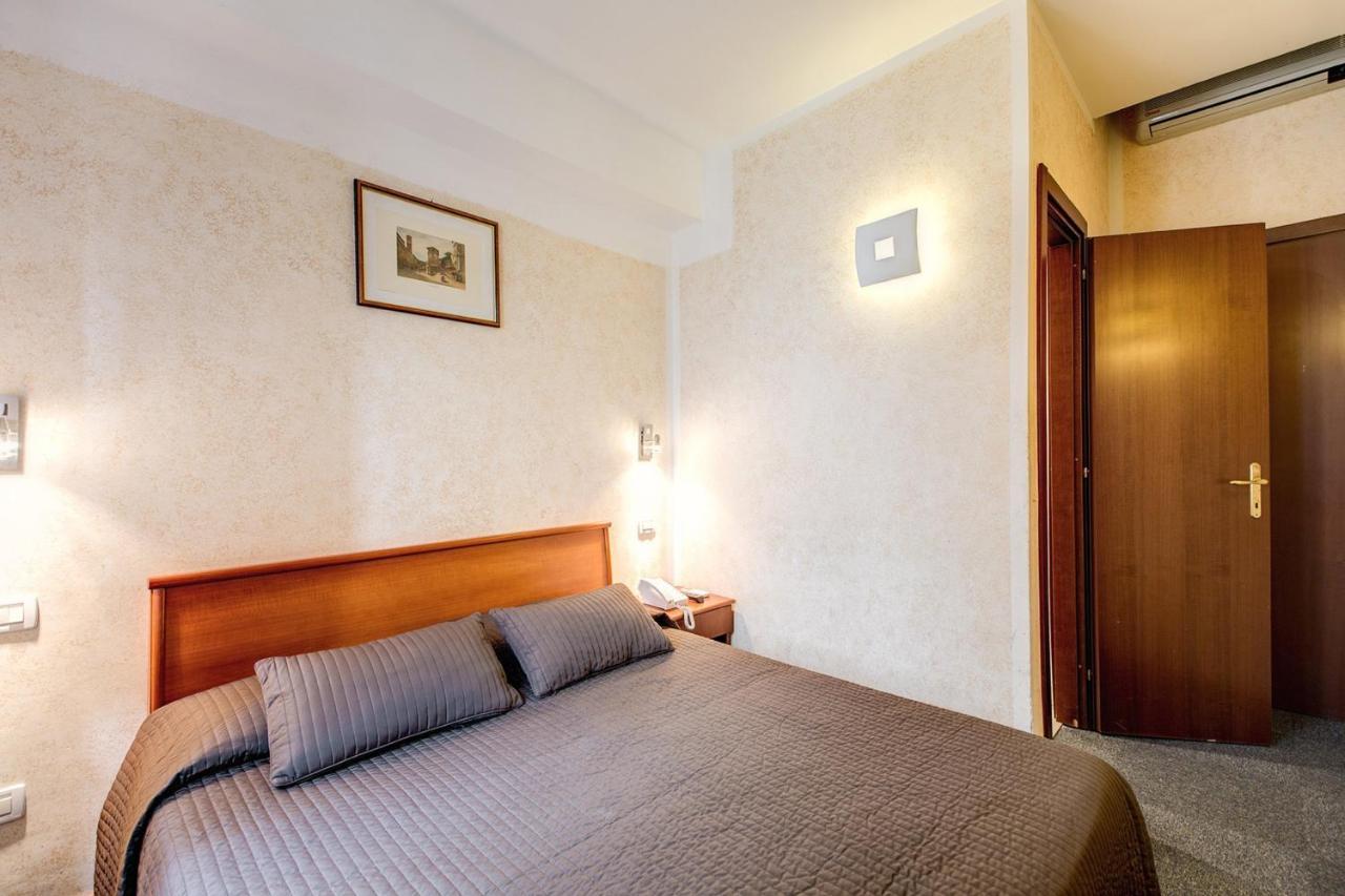 Casa de hóspedes La Luna Romana 2*